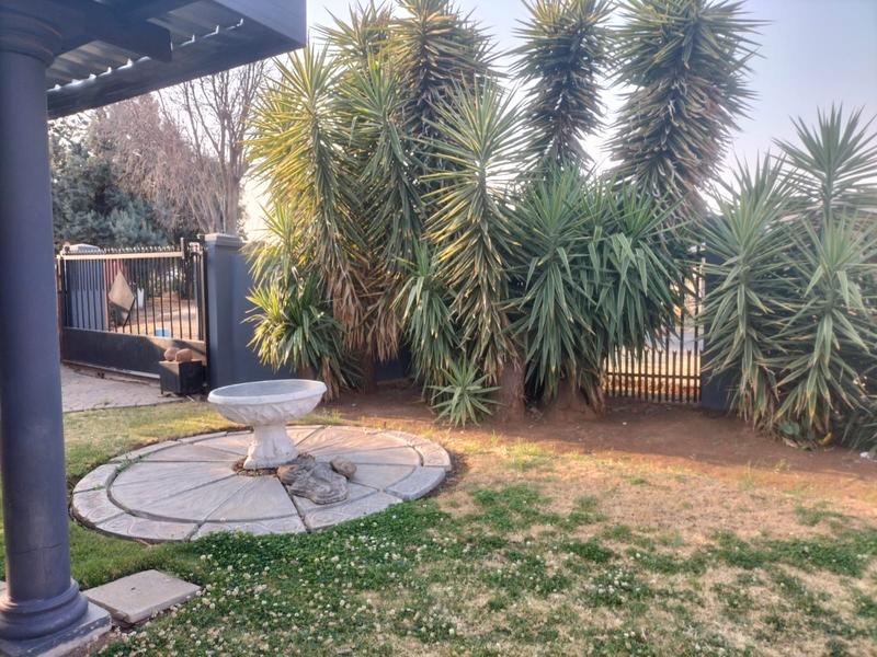 5 Bedroom Property for Sale in Uitsig Free State